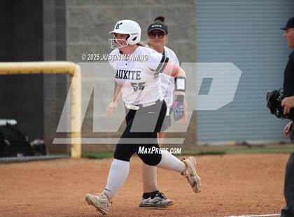 Thumbnail 3 in Bauxite vs. Malvern (AAA  4A-3 Regional Final) photogallery.