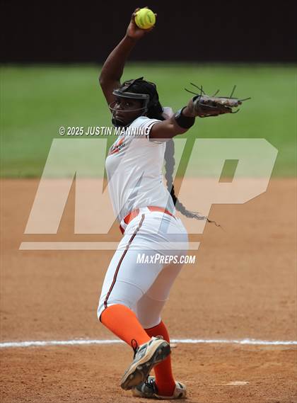 Thumbnail 2 in Bauxite vs. Malvern (AAA  4A-3 Regional Final) photogallery.
