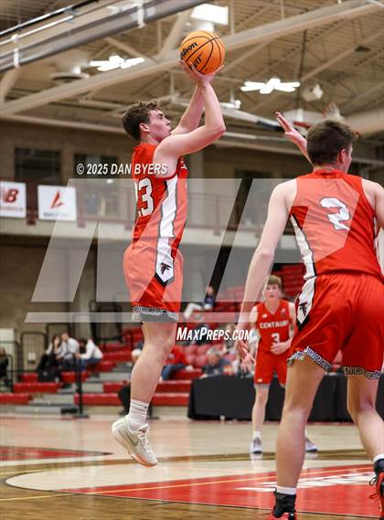 Thumbnail 2 in Centauri vs. Yuma (CHSAA 3A Great 8) photogallery.