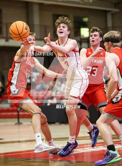 Thumbnail 3 in Centauri vs. Yuma (CHSAA 3A Great 8) photogallery.