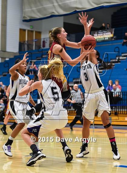 Thumbnail 2 in Viewmont vs. Riverton (UHSAA Quarterfinal) photogallery.
