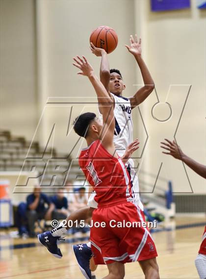 Thumbnail 3 in Lee [Robert E.] vs Smithson Valley (SAISD Tournament) photogallery.