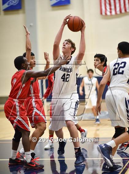 Thumbnail 1 in Lee [Robert E.] vs Smithson Valley (SAISD Tournament) photogallery.