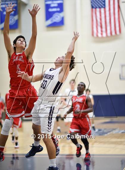 Thumbnail 2 in Lee [Robert E.] vs Smithson Valley (SAISD Tournament) photogallery.