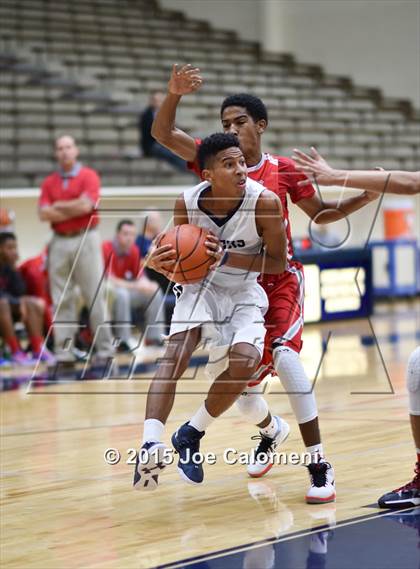Thumbnail 3 in Lee [Robert E.] vs Smithson Valley (SAISD Tournament) photogallery.