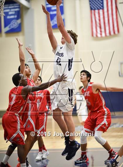 Thumbnail 2 in Lee [Robert E.] vs Smithson Valley (SAISD Tournament) photogallery.