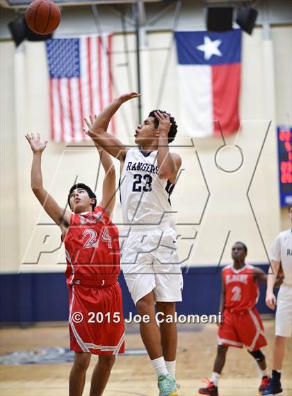 Thumbnail 2 in Lee [Robert E.] vs Smithson Valley (SAISD Tournament) photogallery.