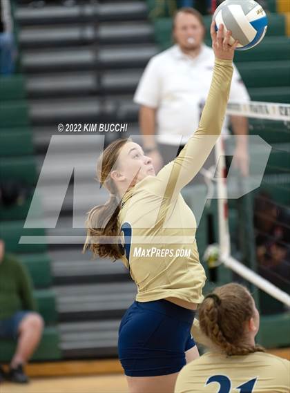 Thumbnail 2 in St. Mary's Prep vs. Detroit Country Day photogallery.