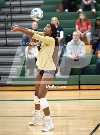 Thumbnail 2 in St. Mary's Prep vs. Detroit Country Day photogallery.