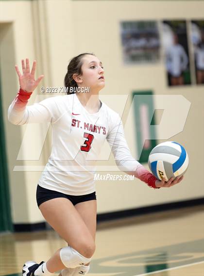 Thumbnail 1 in St. Mary's Prep vs. Detroit Country Day photogallery.