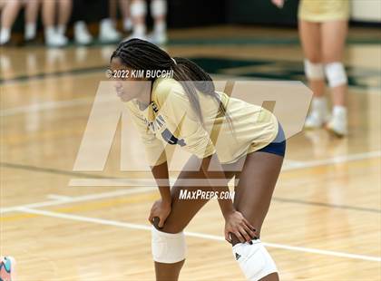 Thumbnail 2 in St. Mary's Prep vs. Detroit Country Day photogallery.