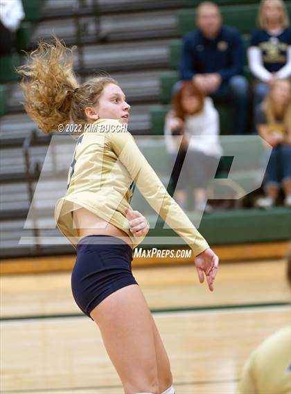 Thumbnail 2 in St. Mary's Prep vs. Detroit Country Day photogallery.