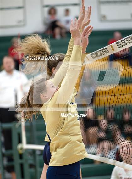 Thumbnail 2 in St. Mary's Prep vs. Detroit Country Day photogallery.