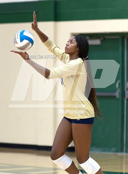 Thumbnail 2 in St. Mary's Prep vs. Detroit Country Day photogallery.