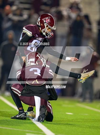Thumbnail 2 in Carthage @ Athens (UIL 4A D2 Football Region Final) photogallery.