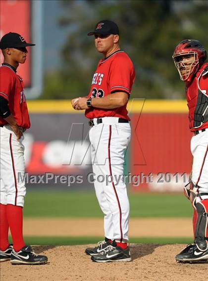 Thumbnail 2 in Etiwanda vs. Glendora (Battle of the Baseline League) photogallery.