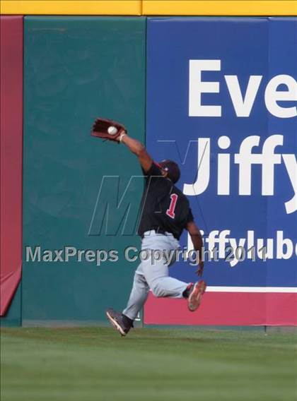 Thumbnail 2 in Etiwanda vs. Glendora (Battle of the Baseline League) photogallery.
