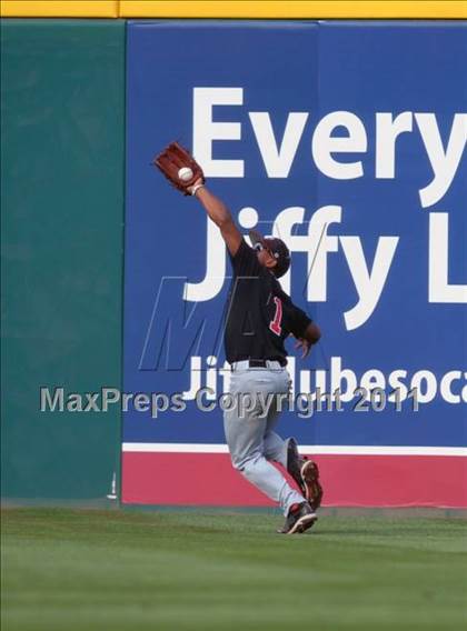 Thumbnail 1 in Etiwanda vs. Glendora (Battle of the Baseline League) photogallery.