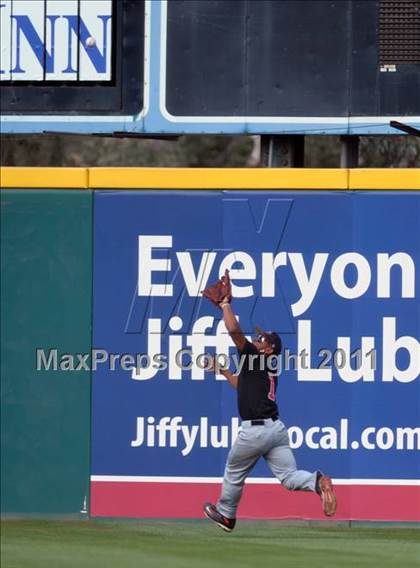 Thumbnail 3 in Etiwanda vs. Glendora (Battle of the Baseline League) photogallery.