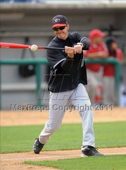 Thumbnail 3 in Etiwanda vs. Glendora (Battle of the Baseline League) photogallery.
