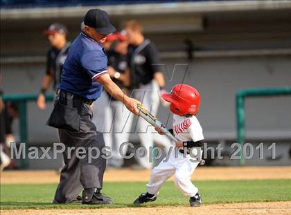 Thumbnail 1 in Etiwanda vs. Glendora (Battle of the Baseline League) photogallery.