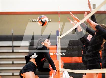 Thumbnail 2 in James Logan vs. California (CIF NCS D1 Quarterfinal) photogallery.