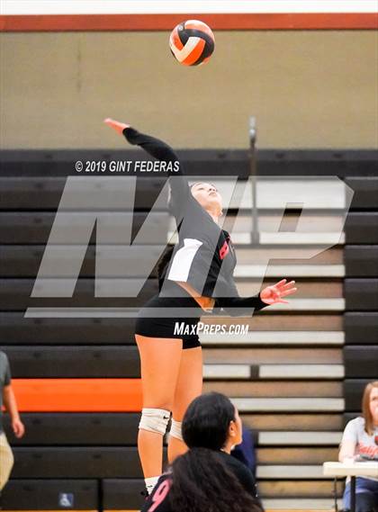Thumbnail 2 in James Logan vs. California (CIF NCS D1 Quarterfinal) photogallery.