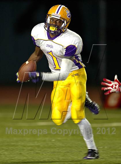 Thumbnail 3 in Los Alamitos vs. Lynwood photogallery.