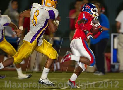 Thumbnail 2 in Los Alamitos vs. Lynwood photogallery.