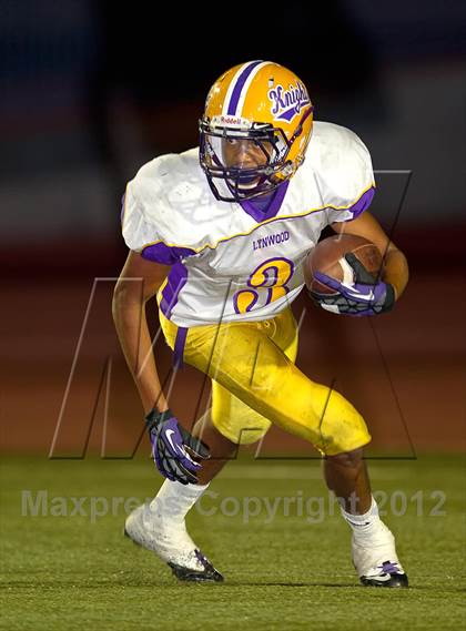 Thumbnail 2 in Los Alamitos vs. Lynwood photogallery.