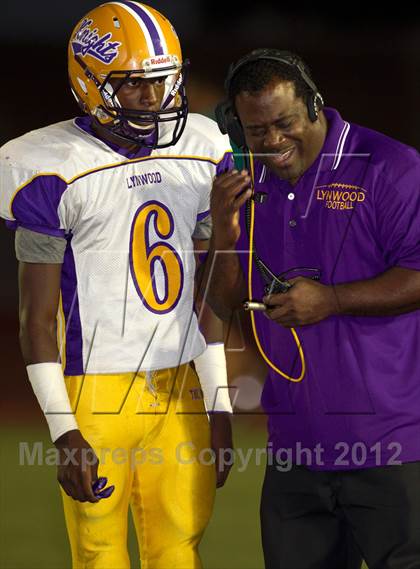 Thumbnail 3 in Los Alamitos vs. Lynwood photogallery.