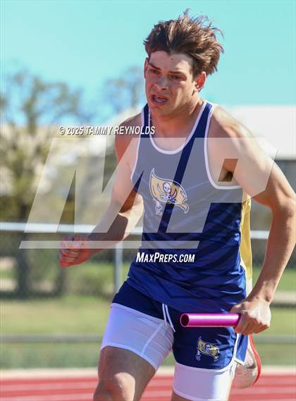 Thumbnail 3 in UIL 1A Region 3 Districts 17&18 Area Championships photogallery.