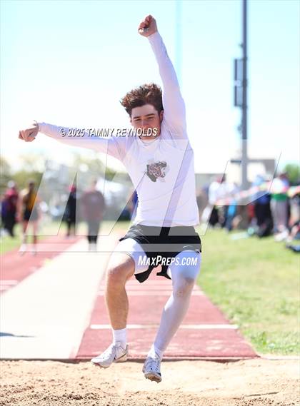 Thumbnail 3 in UIL 1A Region 3 Districts 17&18 Area Championships photogallery.