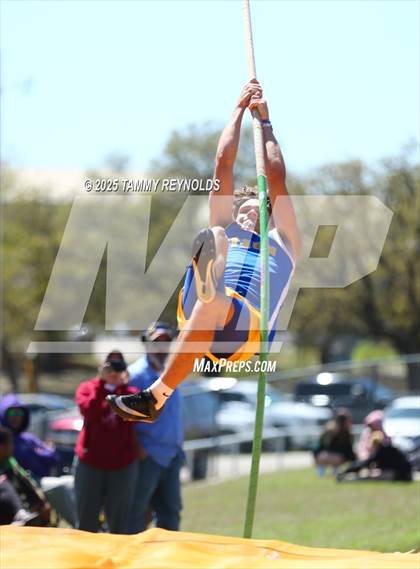 Thumbnail 1 in UIL 1A Region 3 Districts 17&18 Area Championships photogallery.