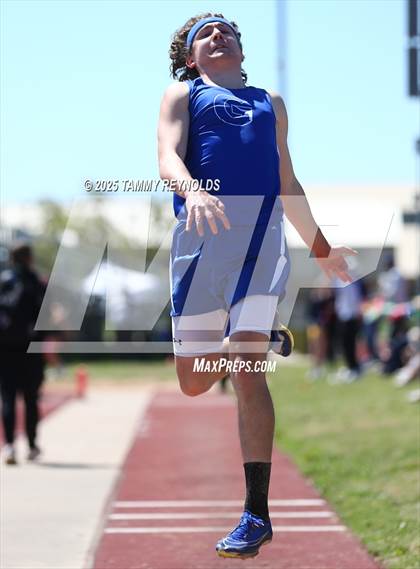 Thumbnail 2 in UIL 1A Region 3 Districts 17&18 Area Championships photogallery.