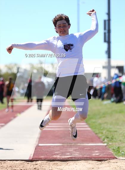 Thumbnail 2 in UIL 1A Region 3 Districts 17&18 Area Championships photogallery.