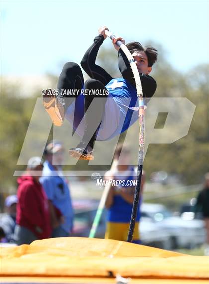 Thumbnail 2 in UIL 1A Region 3 Districts 17&18 Area Championships photogallery.