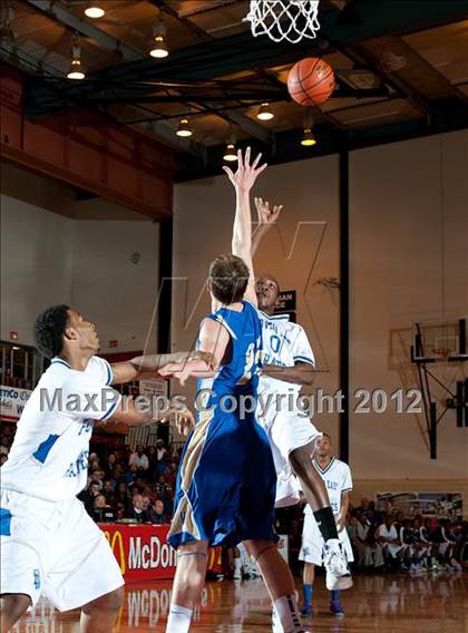 Thumbnail 2 in Warren vs Proviso East photogallery.
