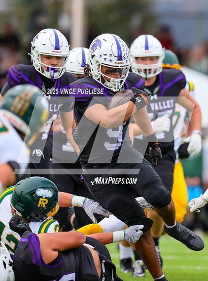 Thumbnail 1 in Richland @ Sumner (WIAA State 4A Playoffs) photogallery.