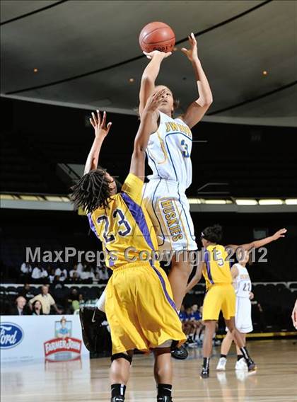 Thumbnail 3 in JW North vs. Lynwood (CIF SS D2AA Final) photogallery.