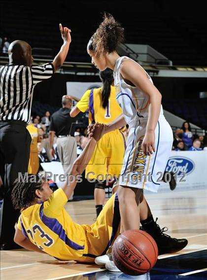 Thumbnail 1 in JW North vs. Lynwood (CIF SS D2AA Final) photogallery.