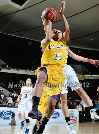 Thumbnail 1 in JW North vs. Lynwood (CIF SS D2AA Final) photogallery.