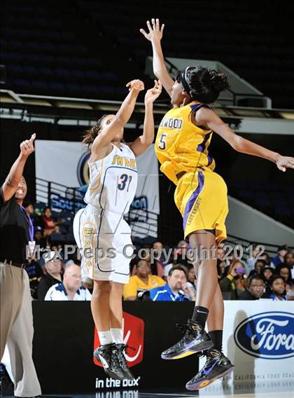 Thumbnail 3 in JW North vs. Lynwood (CIF SS D2AA Final) photogallery.