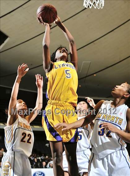 Thumbnail 1 in JW North vs. Lynwood (CIF SS D2AA Final) photogallery.