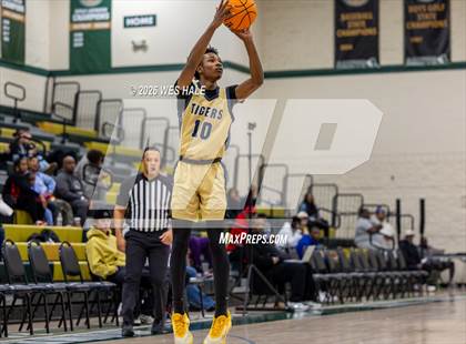 Thumbnail 2 in Lee vs. Arlington photogallery.