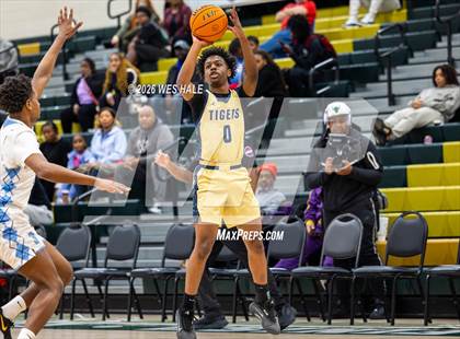 Thumbnail 2 in Lee vs. Arlington photogallery.