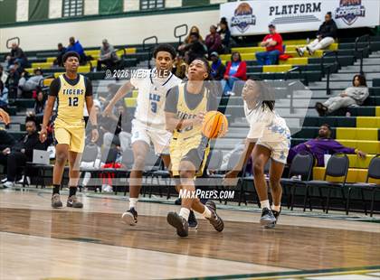 Thumbnail 3 in Lee vs. Arlington photogallery.