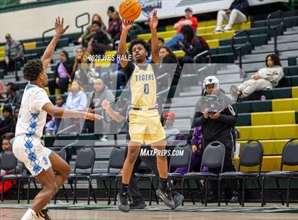 Thumbnail 2 in Lee vs. Arlington photogallery.