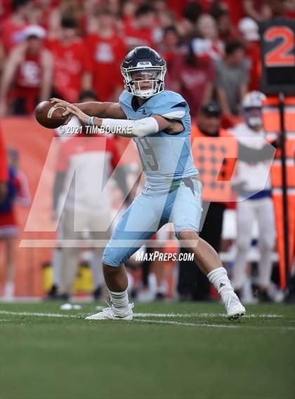 Thumbnail 3 in Valor Christian vs. Cherry Creek (CHSAA 5A Final) photogallery.