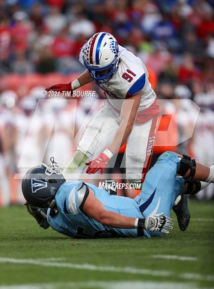 Thumbnail 1 in Valor Christian vs. Cherry Creek (CHSAA 5A Final) photogallery.